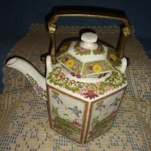 Vintage Toyo Ming lotus teapot.